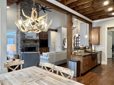 The cook doesn't miss out on any of the fun! The bar is perfect for chatting with the cook, or serving food from.