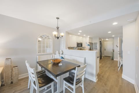 Dining Area, seats 6