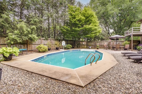 Lancaster Vacation Rental | 2BR | 3BA | Stairs Required | 1,800 Sq Ft