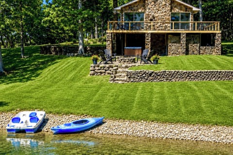 Monkey Island Vacation Rental | 4BR | 3BA | 3,000 Sq Ft | Stairs Required