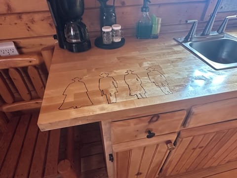 Full-size fridge, microwave, stovetop, coffee/tea maker