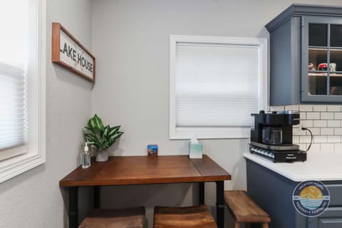 Enjoy a quiet breakfast at the charming nook before heading out for lake days, local dining, or outdoor adventures. A comfortable corner for coffee and planning the day.