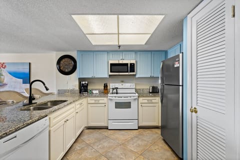 Beach Place 103 Kitchen
