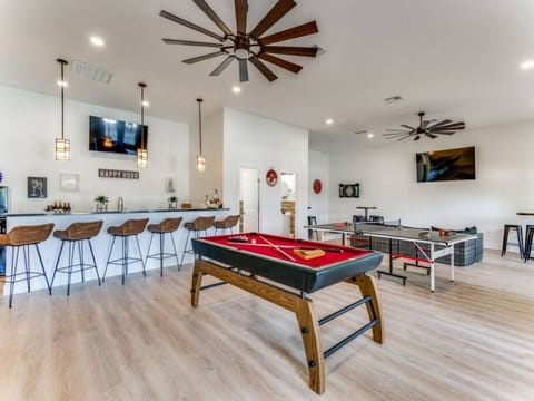 Pool House/ Game room with Bar, Pool Table, Ping Pong Table, TV, and more!