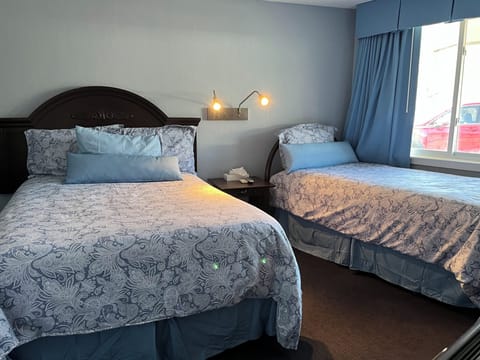 1 Twin Bed and 1 Double Bed | Free WiFi, bed sheets