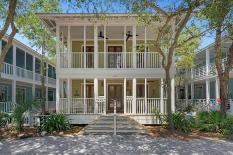 WELCOME TO MOJO BIBLIO IN SEASIDE, FL.