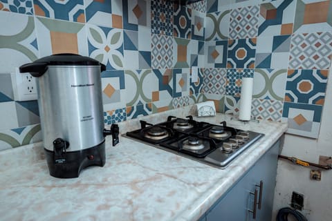 Coffee/tea maker, electric kettle