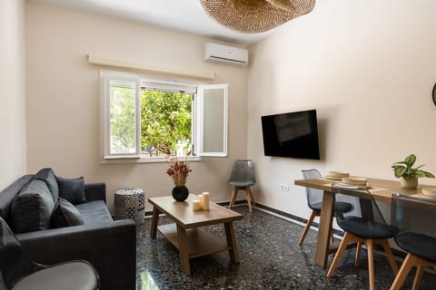 House, 3 Bedrooms | Living area | 32-inch flat-screen TV with digital channels, TV