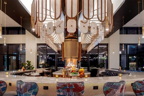 2 bars/lounges, lobby lounge, rooftop bar