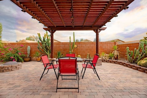 Relax in the beautiful back yard surrounded by desert wildlife.