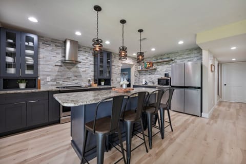 Beautifully Remodeled Eat in Kitchen