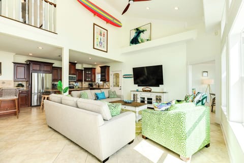 Newly redecorated great room with high ceilings and room for all. 