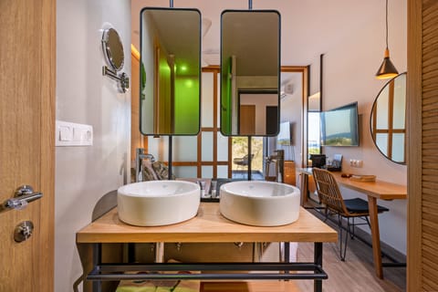 Junior Suite, Partial Sea View | 1 bedroom, free minibar items, in-room safe, desk