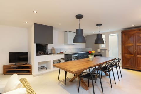 Villa | Living area | 32-inch flat-screen TV with cable channels, TV, fireplace