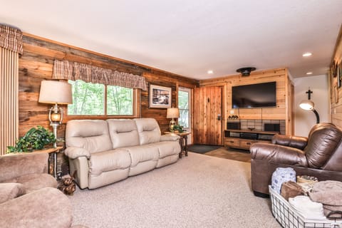 Spacious living area for everyone to gather around