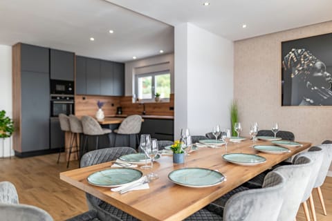 Villa, 4 Bedrooms, Private Pool, Mountain View | In-room dining