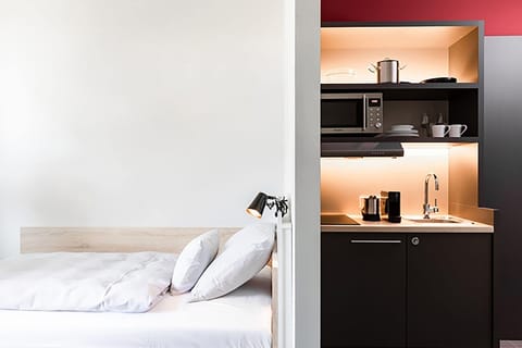Base HUB | Private kitchen | Fridge, microwave, stovetop, coffee/tea maker