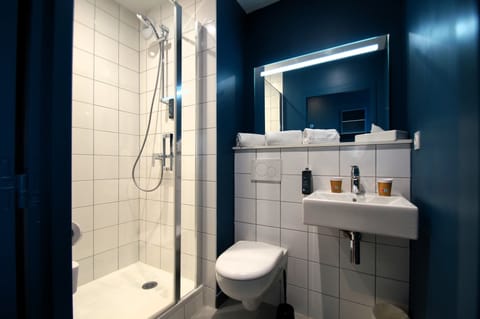 Family Suite, 2 Double Beds, Connecting Rooms | Bathroom | Shower, hair dryer, towels, soap