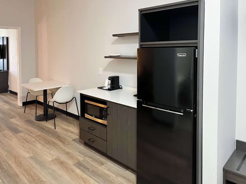 Full-size fridge, microwave, stovetop, dining tables