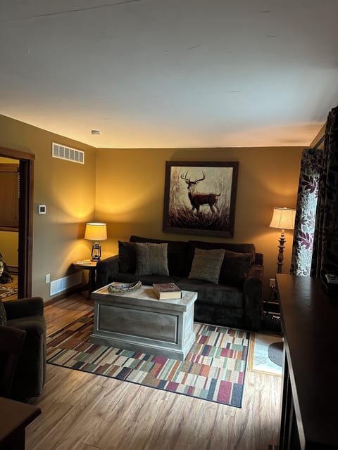 LIVING ROOM W/ SLEEPER SOFA