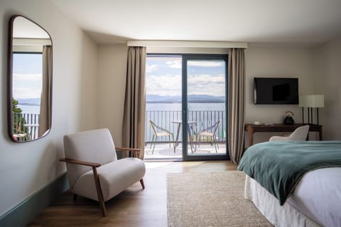 In-room safe, desk, laptop workspace, blackout drapes