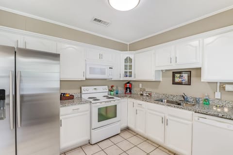 Fully loaded large kitchen