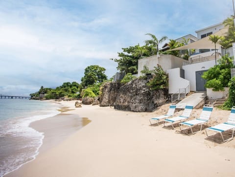 Villa Francoise- 4BR Beachfront Property w/ Pool (1949)