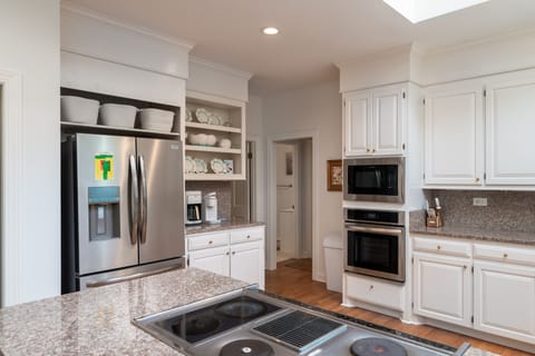 Custom cabinets, granite counters and stainless steel appliances
