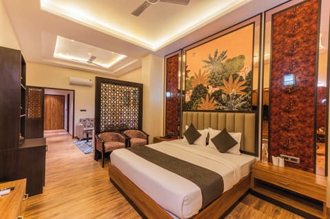 Premium Room | Desk, rollaway beds, bed sheets