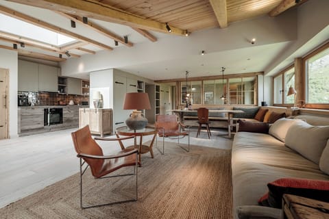 Luxury Penthouse, Balcony, Mountain View | Living area