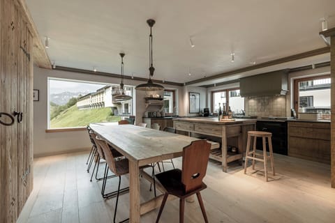 Luxury Suite, Mountain View | In-room dining