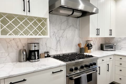 This gourmet kitchen takes the standard of a regular kitchen to a whole new level with premium appliances for the chef in you.