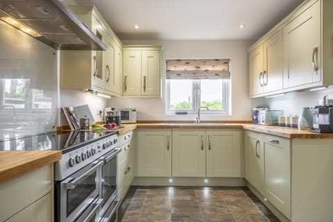 Sherborne House, Wells-next-the-Sea: A very well-equipped kitchen