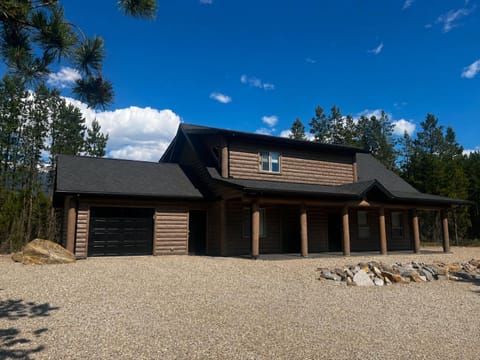 Sunny Peaks Cabin Rental (2498)