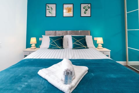 House | 4 bedrooms, iron/ironing board, bed sheets