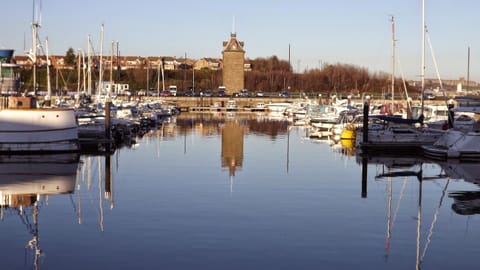 Historic Fish Quay 5 mins away