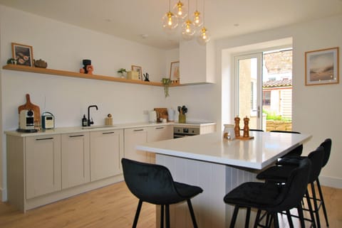 Plenty of space to cook and relax together in the well equipped kitchen
