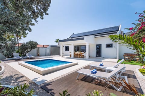 Experience a luxurious vacation. Take a dip in this enthralling outdoor pool.