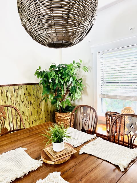 Dining room table seats 6.