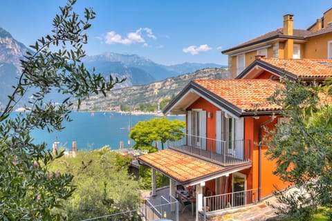 Family Villa, 3 Bedrooms, 2 Bathrooms, Lakeside (Villa Il Paradiso Di Gabri: Lake-View) | Exterior