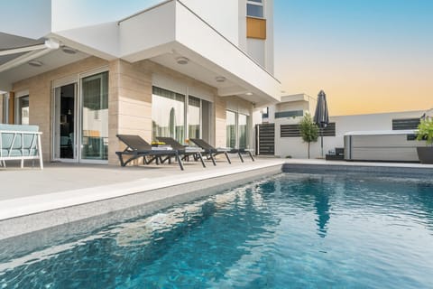 Sundeck