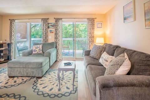 Cozy Living Room with Queen Size Sofa Sleeper