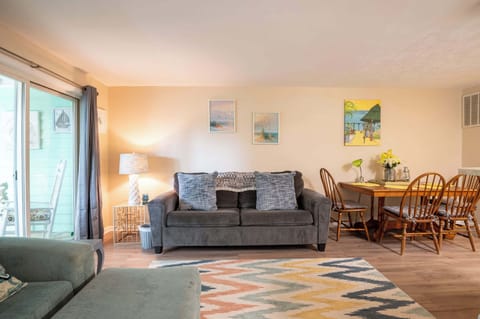 Cozy Living Room with Queen Size Sofa Sleeper