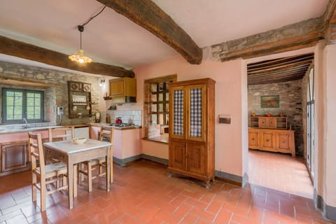 Amenities, Autumn, Dining Room, Room Detail, Spring, Summer