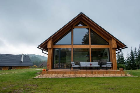 House | 8 bedrooms