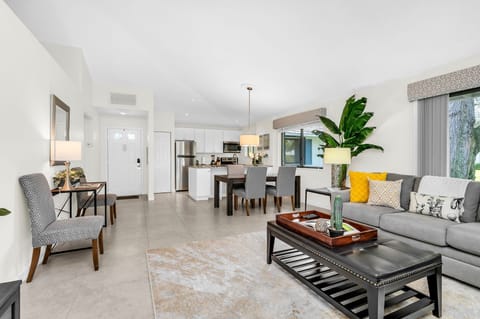 Spend some beautiful moments with friends and loved ones in this comforting living room space. Sink into the 6 seater sofas which sits alongside the wide sliding doors and windows with stunning views off the fountain and waterway.