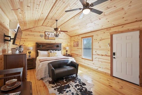 1 bedroom, individually decorated, individually furnished, bed sheets