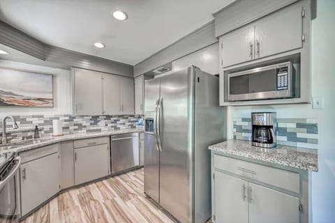 House, Multiple Beds, Patio (644 Cypress Ridge) | Private kitchen | Coffee/tea maker, electric kettle