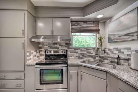 House, Multiple Beds, Patio (644 Cypress Ridge) | Private kitchen | Coffee/tea maker, electric kettle