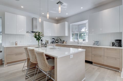 6a43614b-d8da-45ce-ade3-27e91d36ae09